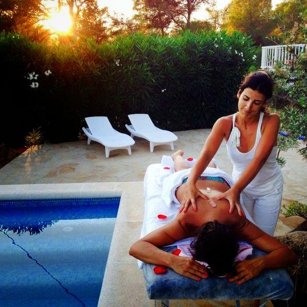 Estética profesional y la mejor selección de técnicas terapéuticas. ¡Para que brilles como el sol de Ibiza! MAITE: (+34) 629613797