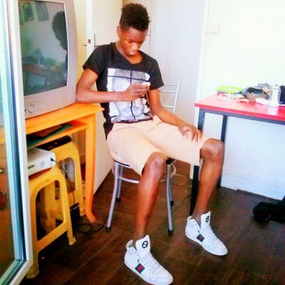 Jsuis heureux que quand les Sous tombe , jpeux pas mpermettre de sombrer dans l'échec#TeamFootballeur #TeamBg
