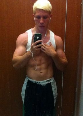 #Aesthetic Era #Bodybuilding Era Age:18   Height: 5'5 Weight:145 lbs   IG: julian_nip