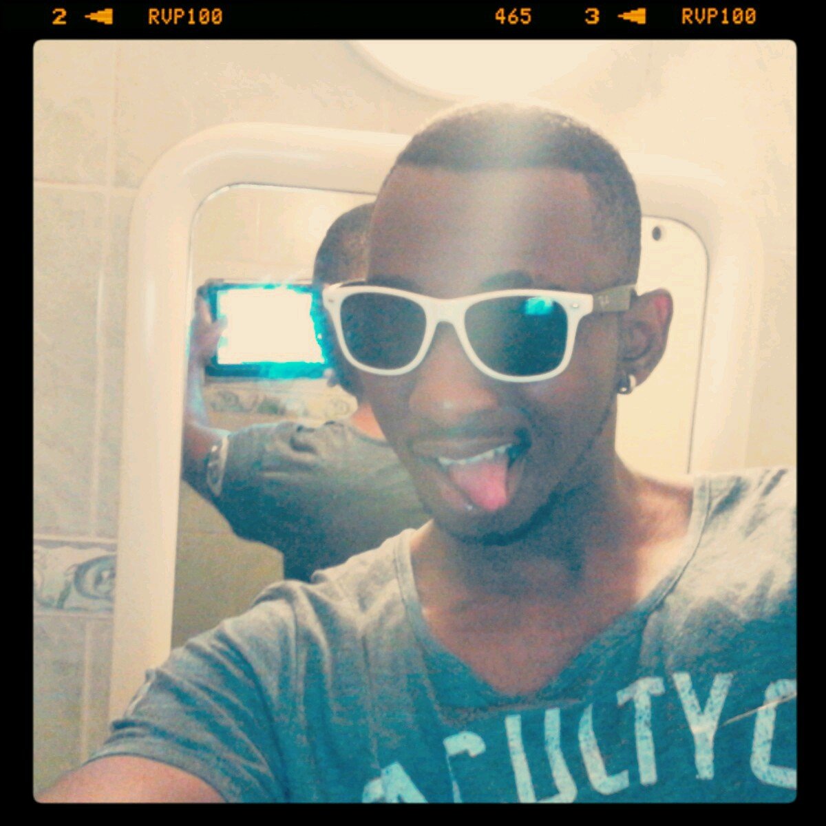 Young B é um Rapper Moçambicano. É conhecido por  ser membro da Dream Cash Music, e pelo meu estilo que é algo diferente, engraçado, criativo,lindo,social...