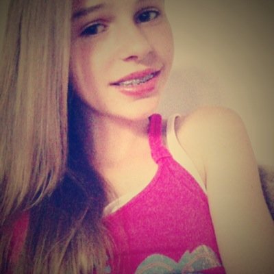 Meisje ~ 13 jaar ~ ds. Pierson ~ love friends ~ have fun ;) ~ YᵒᵘOᶰˡʸLᶤᵛᵉOᶰᶜᵉ ~ instagram elvds01 ~ ∞