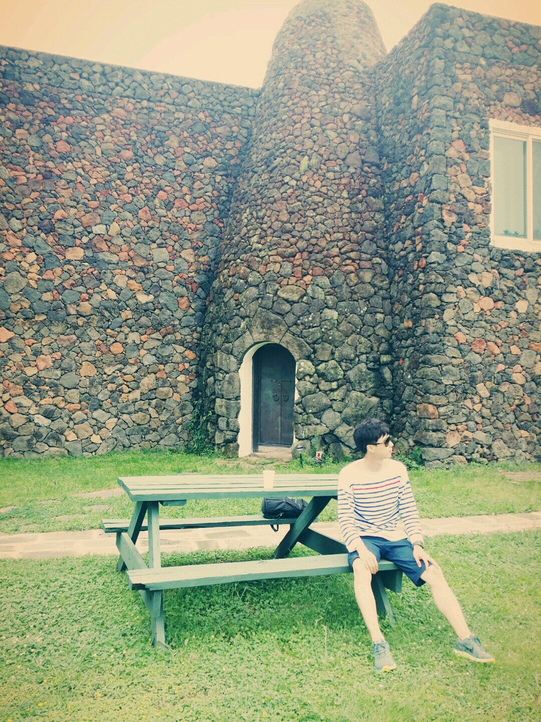 Master of Architecture. BA-Uni of Technology Sydney. MA-Uni of Hongik. 건축가로서의 삶을 사랑하며 꿈을 키워나가는.. 기타 연주와 음악을 사랑하고 사진과 여행, 디자인, 미술, 테니스를 사랑하는 건축가.