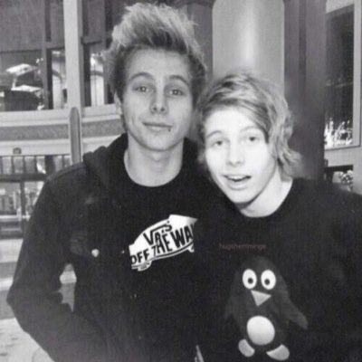 DONT FOLLOW!! THIS IS A FREE FOLLOW FROM @SLUTTYCLXFFORD FOLLOW HER AND ASK HER FOR A FOLLOW BACK :)