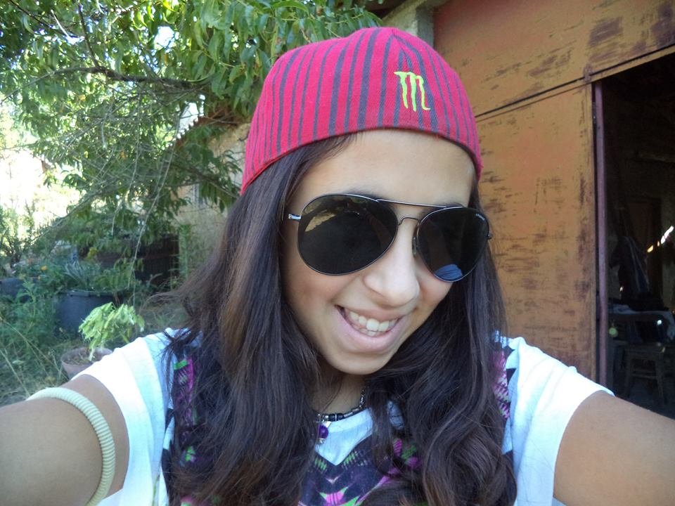 amo futebol, pizza, praia e adoro viajar .... quero princepe lindo! :3
14 anos/1.56/(sou pequenina e quero eum princepe perfeito 3)