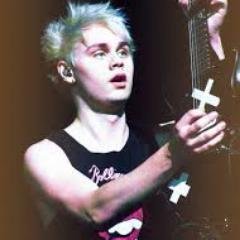 @uncoolmgc gave you a free follow aye