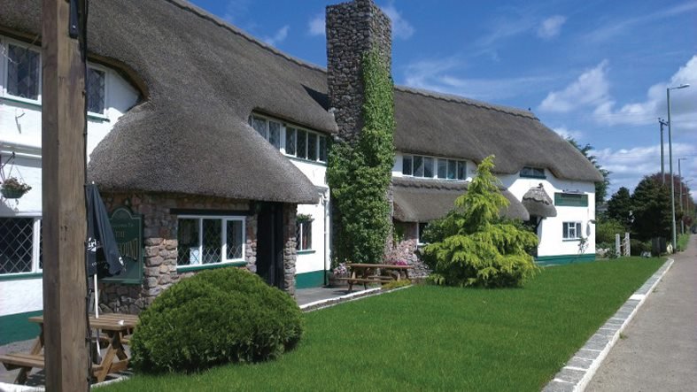 A beautiful thatched inn with 10 en-suite rooms, serving amazing fresh food, great real ales and a fantastic wine selection.