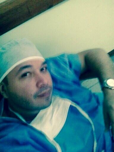 Papa de Isabella y Holly, Médico Cirujano, especialista en Ultrasonido Doppler Vascular .Miro la vida siempre con una sonrisa en mi rostro,facil d sonrojarme.