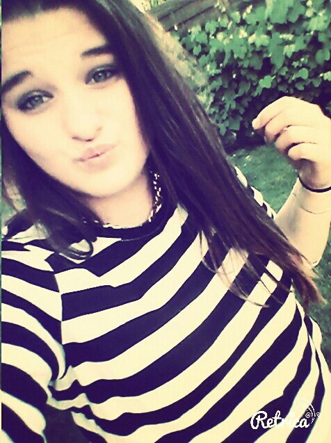 Charlène,Julie,Phi,Hilal la base.♥
Dimitri, mon bébé.♥
Snapchat: laurine_houarno.