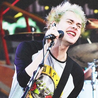 hi please follow @plaidftlucas & ask her for a follow back, if you already do this is a free follow ☻