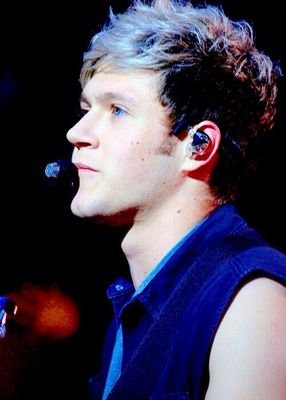 ..hole in the middle of my heart like a polo..
  I do weird shit sometimes.
   Literally bands. food. wifi   
      |1D 5SOS|