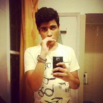 follow me and I'll follow u back....INSTA:_abbassshah_....kik:Abbassshah1....stan...Barcelona 3 3....MESSI 3 3 3