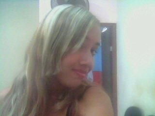 sou loira atraente linda legal atenciosa e muito inteligente amo jogar futebol e dançar amo ser feliz nao a nada melhor e amo fazer as pessoas s sentirem bem...