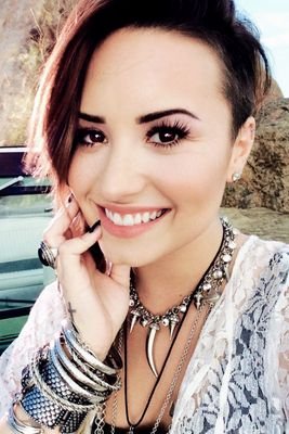 #LOVATIC
FOLLOW @dimplelxnd, SHE FOLLOWS BACK
