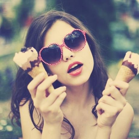 Girlie Girl tweeting about her girlie life! Hit the follow button!