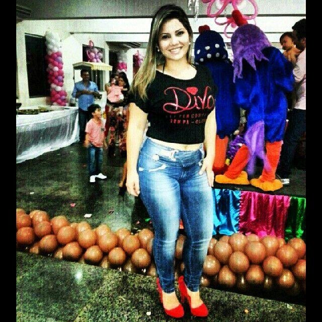 Quero que o mundo se acabe em funk, 
só pra eu morrer dançando! ♫ ♥ 
MSN: moniellecarvalho@hotmail.com