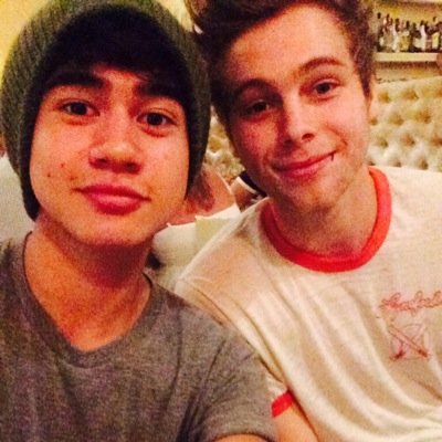 Free follow from @jadetan5sos follow her and ask for a dm to 5sos if you want one she follows back if you ask and could you please RT the link