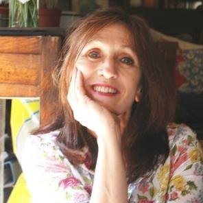 Leading author of craft books, tutor and wedding cake maker/designer. Based in East Sussex, UK