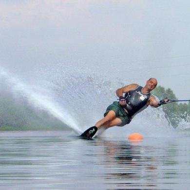 Les Clubs de Moselle ont ouvert par l'intermédiaire du Comité Départemental CD57, un plan d'eau dédié exclusivement au Ski Nautique à Maizières les Metz