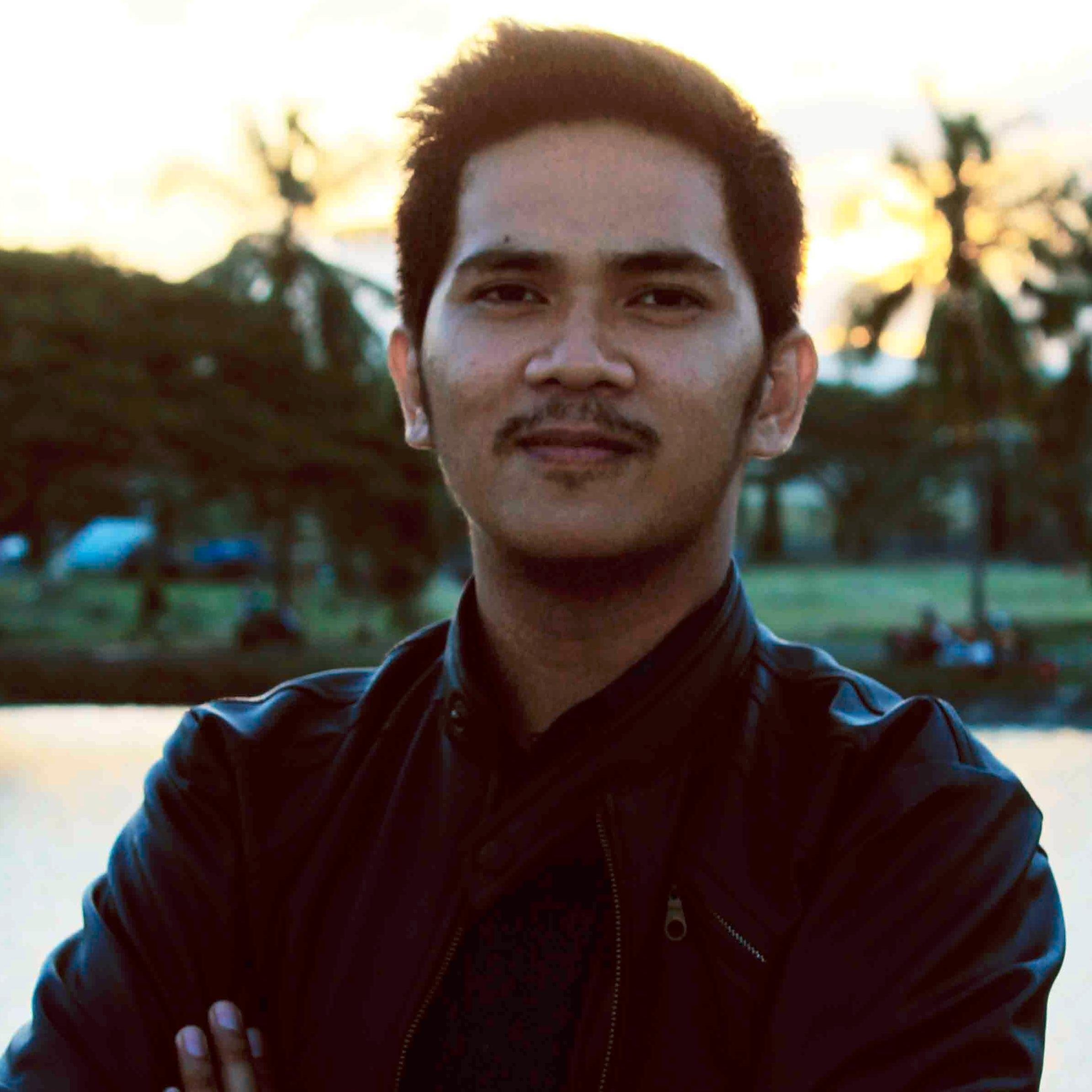 i'm epreneur, musicman, banker. love anything that's iridescent.(fight f future w @nenkputtri)