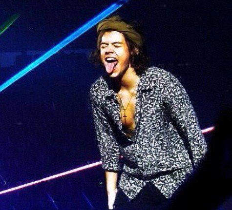Em chuva de pika o cu do Harry é guarda chuva