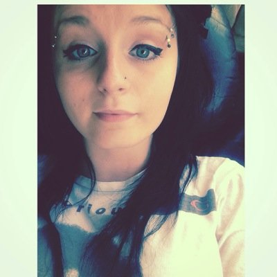 Hunnerbee33's profile picture. Intagram @smilewithameaning