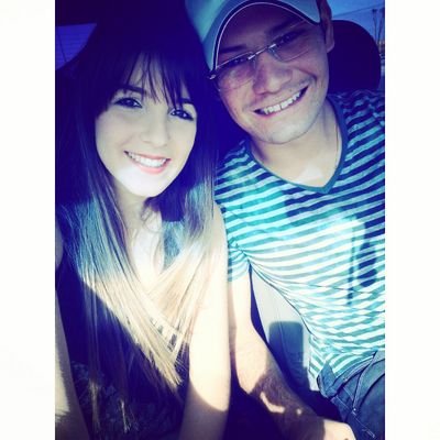 Não tente entender as pessoas ou que elas fazem, apenas as aceitem da maneira que são. Ninguém é perfeito. Entenda que assim como você, todos tem defeitos.
