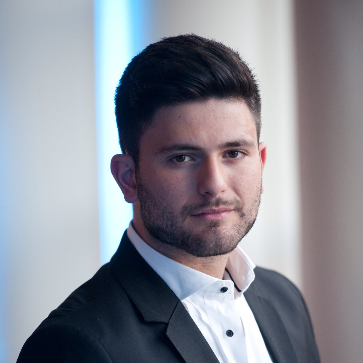Friendly neighborhood Insurance salesman
Aspiring soccer coach
Nerazzurro⚫️