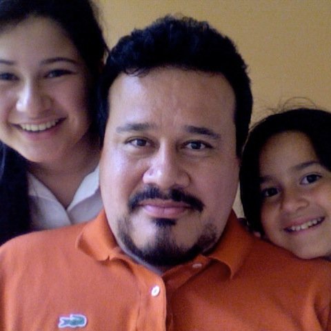 enzobalc's profile picture. Twitter from Paradise. Beer Aficionado trapped under a ton of computer cables