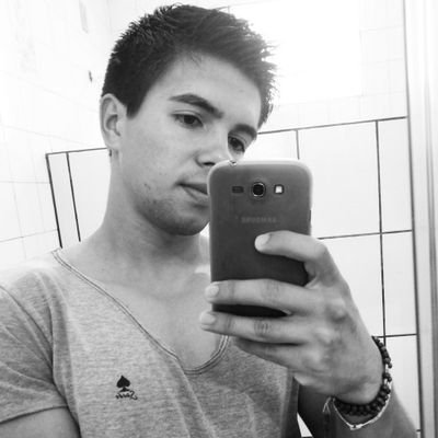 Superar é Preciso. Seguir em frente é Essencial. Olhar pra trás é perda de tempo.Passado se fosse bom era Presente.