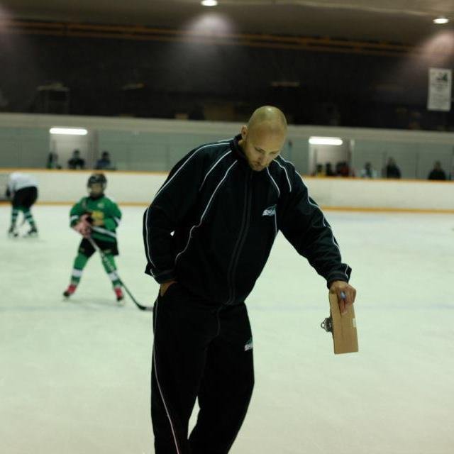 Shane Endicott is a professional skill development coach for his company On Ice Connections.