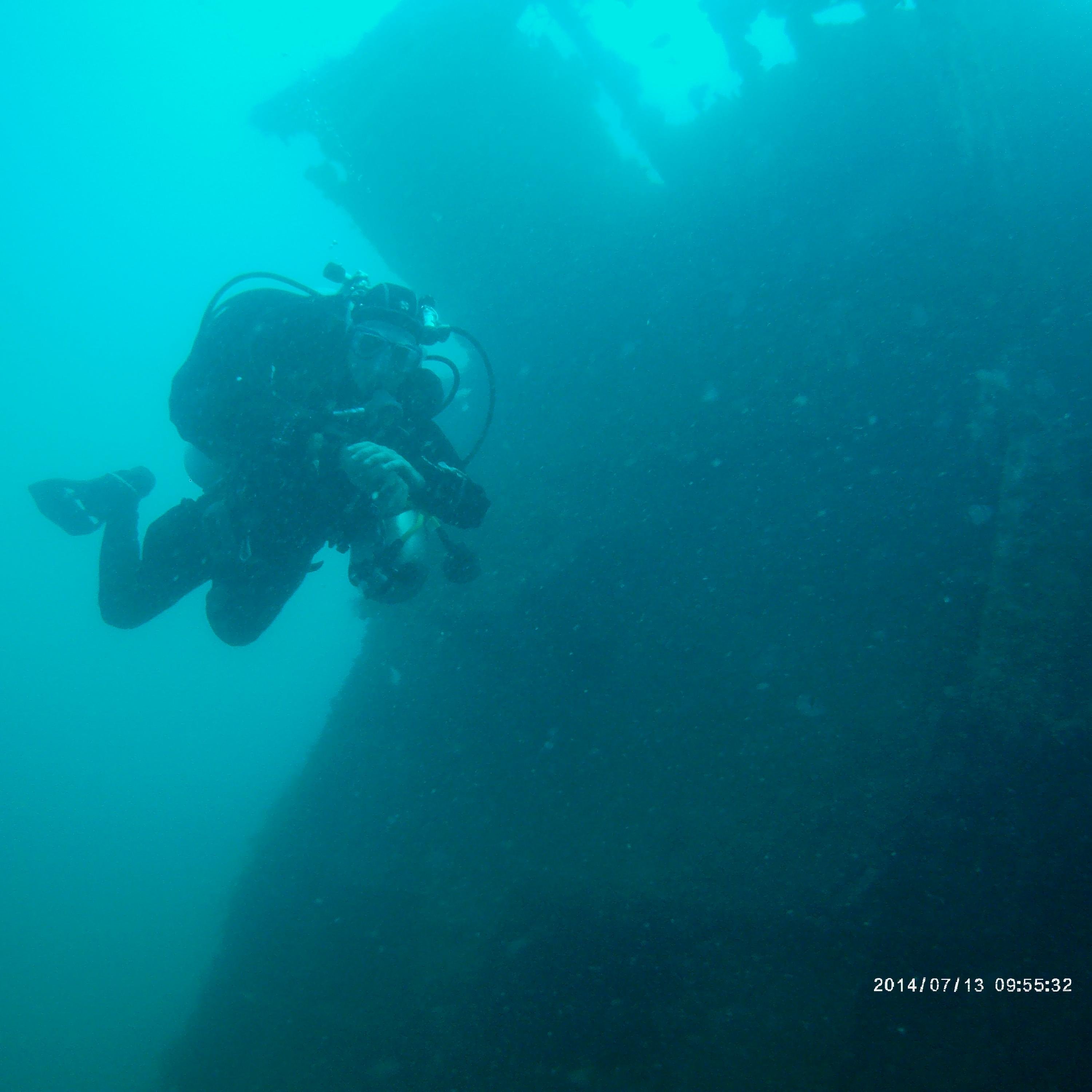 Aficionado a la caza, Divemaster PADI #346962, guitarrista, católico y amante de mi España