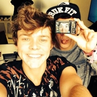 CxluCalum's profile picture. Hey im calum and im in love with Ashton Irwin