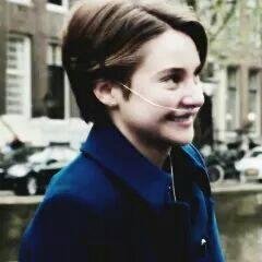 ♡♡♡ 17. Tiroides con metástasis a los pulmones. Estoy bien. —I fell in love with him the way you fall asleep,slowly, and then all at once.— ♡♡♡