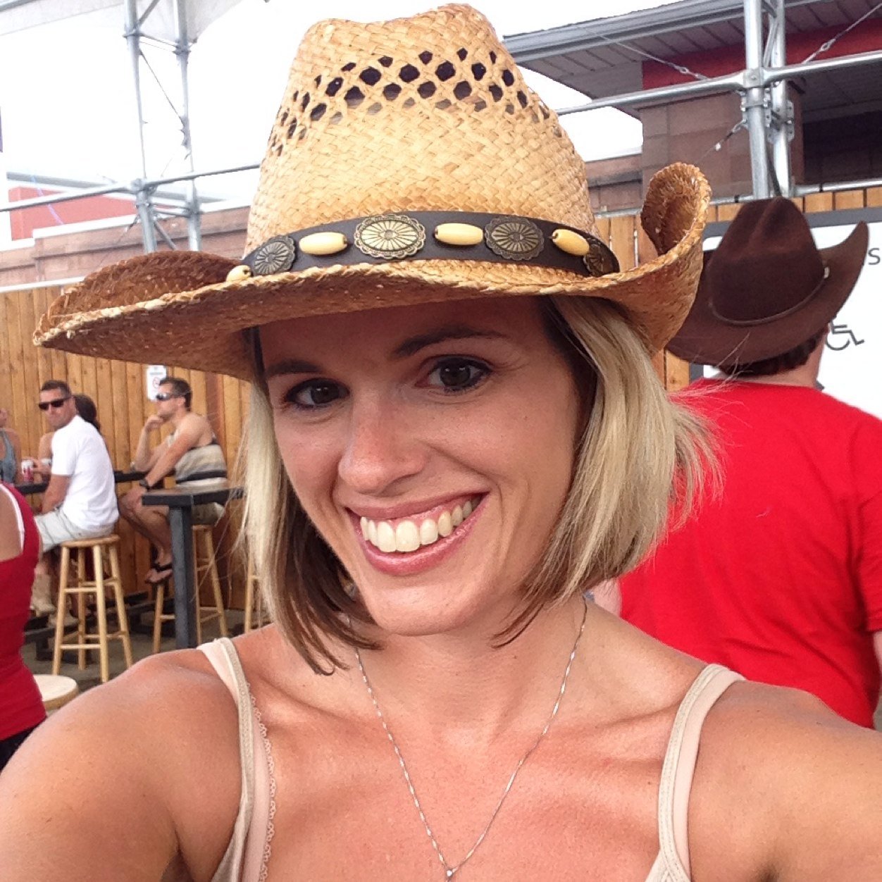 Addicted to innovative technology solutions, VB, cycling, beer and photobooths