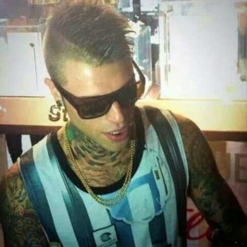 Il mio idolo è @Fedez.02-08 e 08-06-13 io ero li che lo guardavo cantare per noi❤Federico,Denny e Mattia sono salvezza.Sono Juventina fino alla morte❤