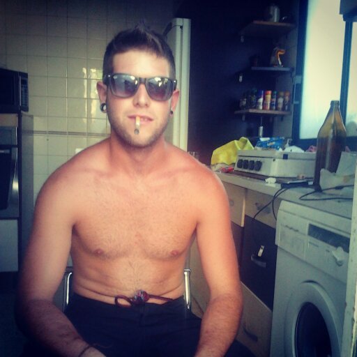 leandromusico95's profile picture. buscando lo imposible..pero asii es la vida, como una niña domando un tigre  I love raves 3 642 84 39 3?