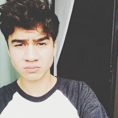 Calum Hood is cooler than you. // 1D 0/5. 5SOS 0/4.