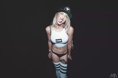 Fuck a dime Imma silver dolla holla! IG @skinnyashley