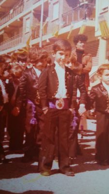 Padre de Víctor y Natalia, con permiso de su madre, Valencianista hasta la muerte con permiso de Mendes y fallero, un poco menos con permiso de JCF