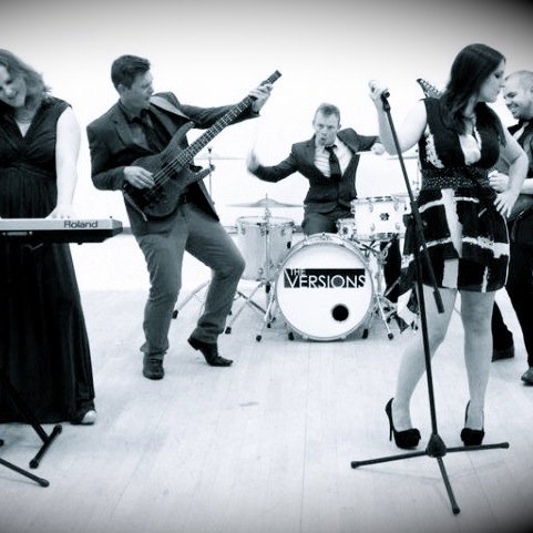 Hit machine bringing you songs by Fleetwood Mac, ELO, Steely Dan, Toto, The Beatles and more!