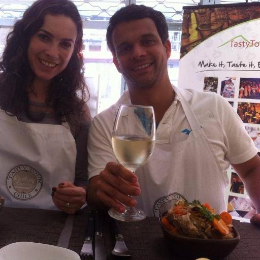 Taller de cocina chilena y cocina gourmet.  Tienda & Foody Tours  Blanco 810, Valpo Fono: 32-2592390 84411982
ventas@tastytourchile.com