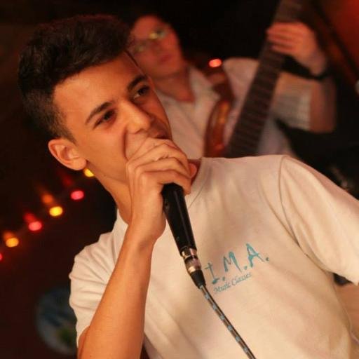 Garotas inocentes não merecem chorar por garotos que não tem a verdade no olhar, escolhi ser diferente amor só pra te amar...♫