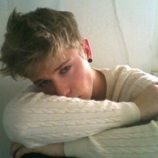 Jay Matthew // 20 // etero // single