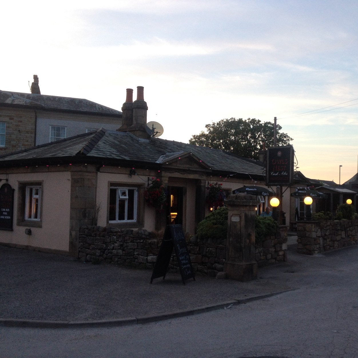 THE BEST PUB IN BARE! Great local pub, friendly staff and great atmosphere! Singers, Quiz nights and live entertainment!