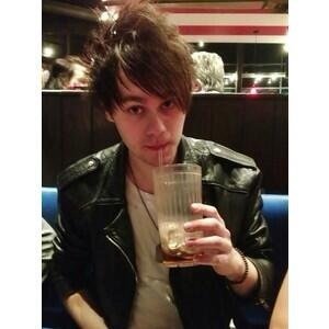 hi, this is a free follow from @healystylinson, follow me on there and i'll follow you back :)