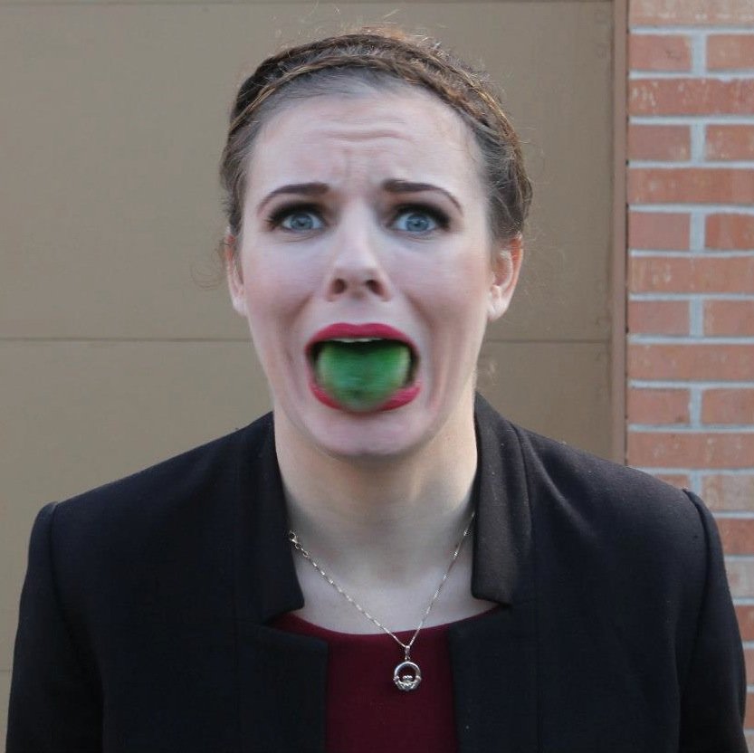 I have a flip phone. I also perform comedy at @iochicago, @ComedySportzChi, @LOLtheater, and @the_playground.