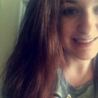 Souris, souris, jusqu'a en avoir mal à la machoire.