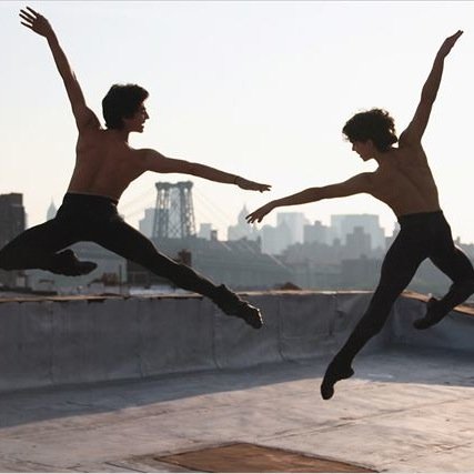 Los grandes bailarines no son geniales por su técnica, son geniales por su pasión (Martha Graham)