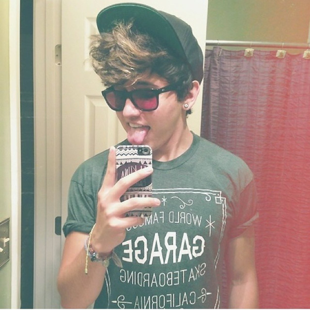 Waiting for a follow from @Kianlawley is harder then talking to a brick wall ✌