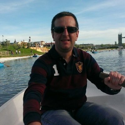 Apasionado del marketing, los medios sociales, Internet y sobre todo amar la vida cada segundo